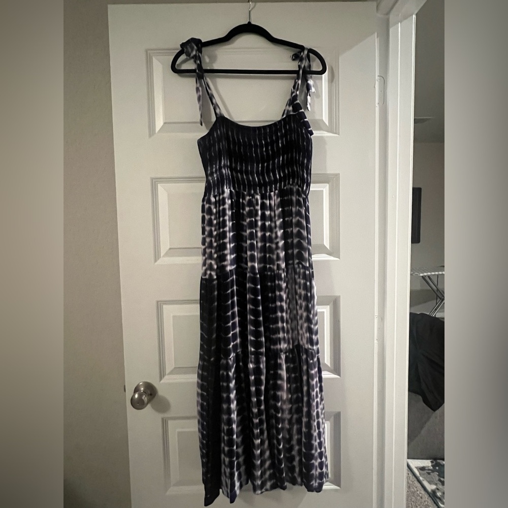 EEsome, Size L, Elegant navy and White tiered Tie-Dye Maxi Dress